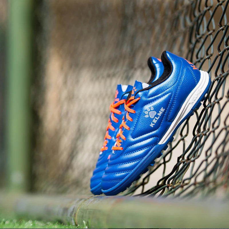 Chuteira KELME Masculina para Gramado Sintético