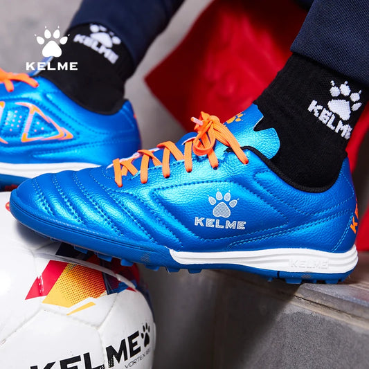 Chuteira KELME Masculina para Gramado Sintético